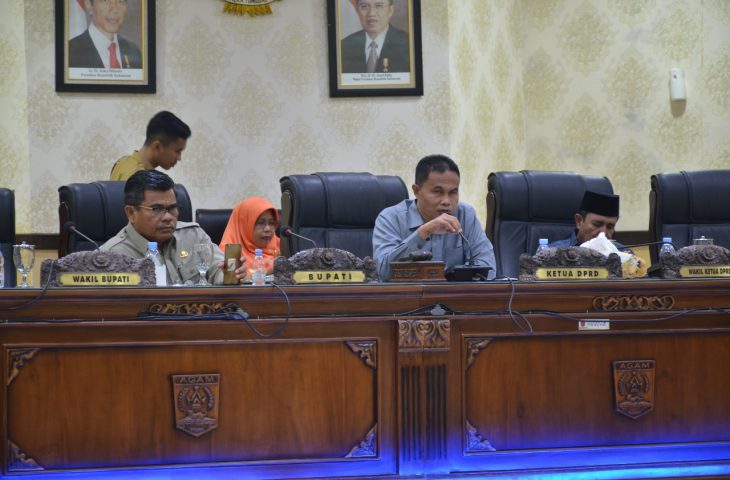 Pembahasan Ranperdaperlindungan Lahan Pertanian Pangan Berkelanjutan (LP2B) oleh DPRD Agam dan Pemkab Agam, Senin. Foto : Istimewa Pembahasan Ranperdaperlindungan Lahan Pertanian Pangan Berkelanjutan (LP2B) oleh DPRD Agam dan Pemkab Agam, Senin. Foto : Istimewa