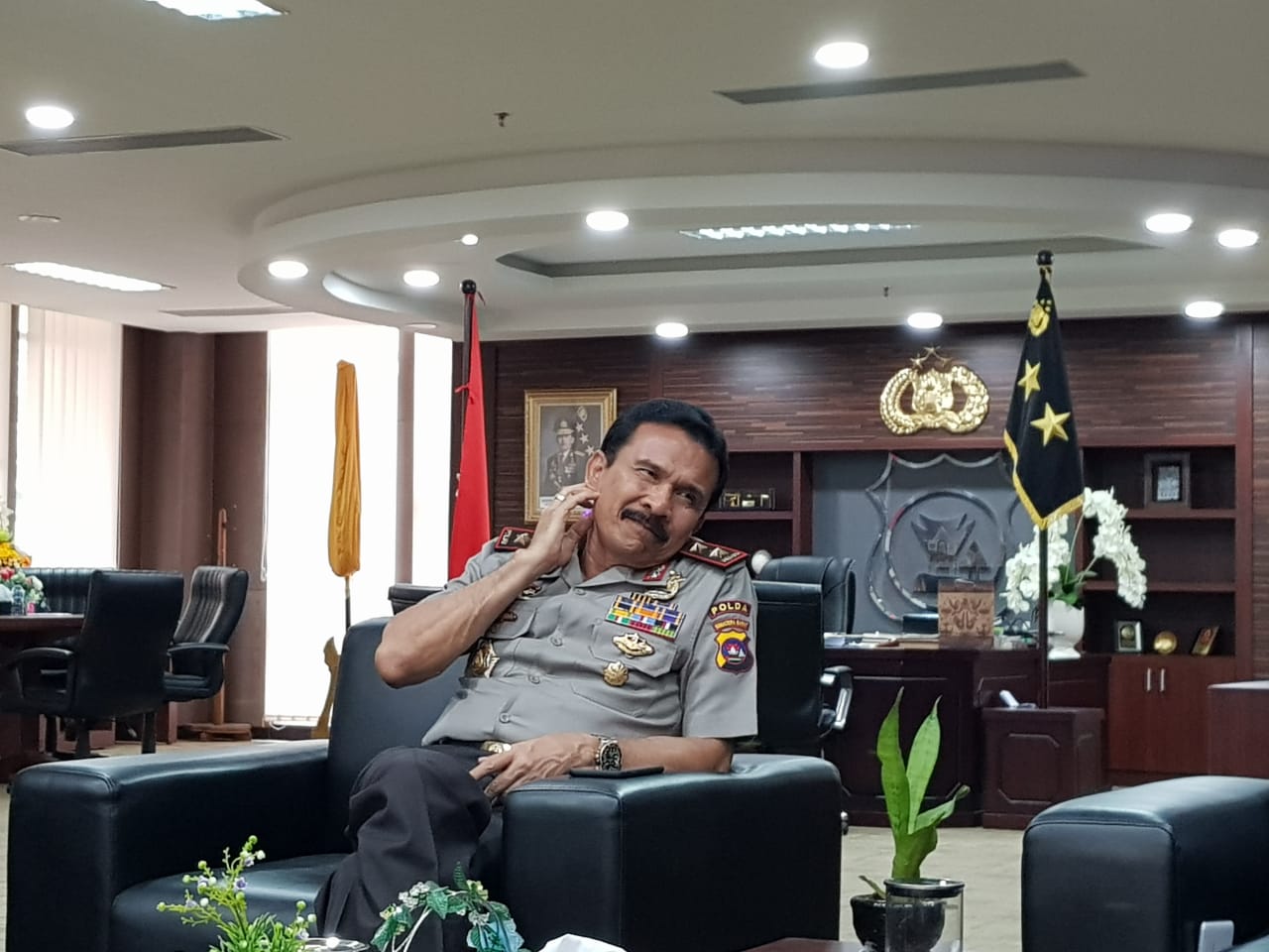 Kapolda Sumbar Irjen Pol Fakhrizal saat berdialog dengan sejumlah pengurus IWO Sumbar di Polda Sumbar, Padang, Senin 9 Desember 2019. Foto : Istimewa