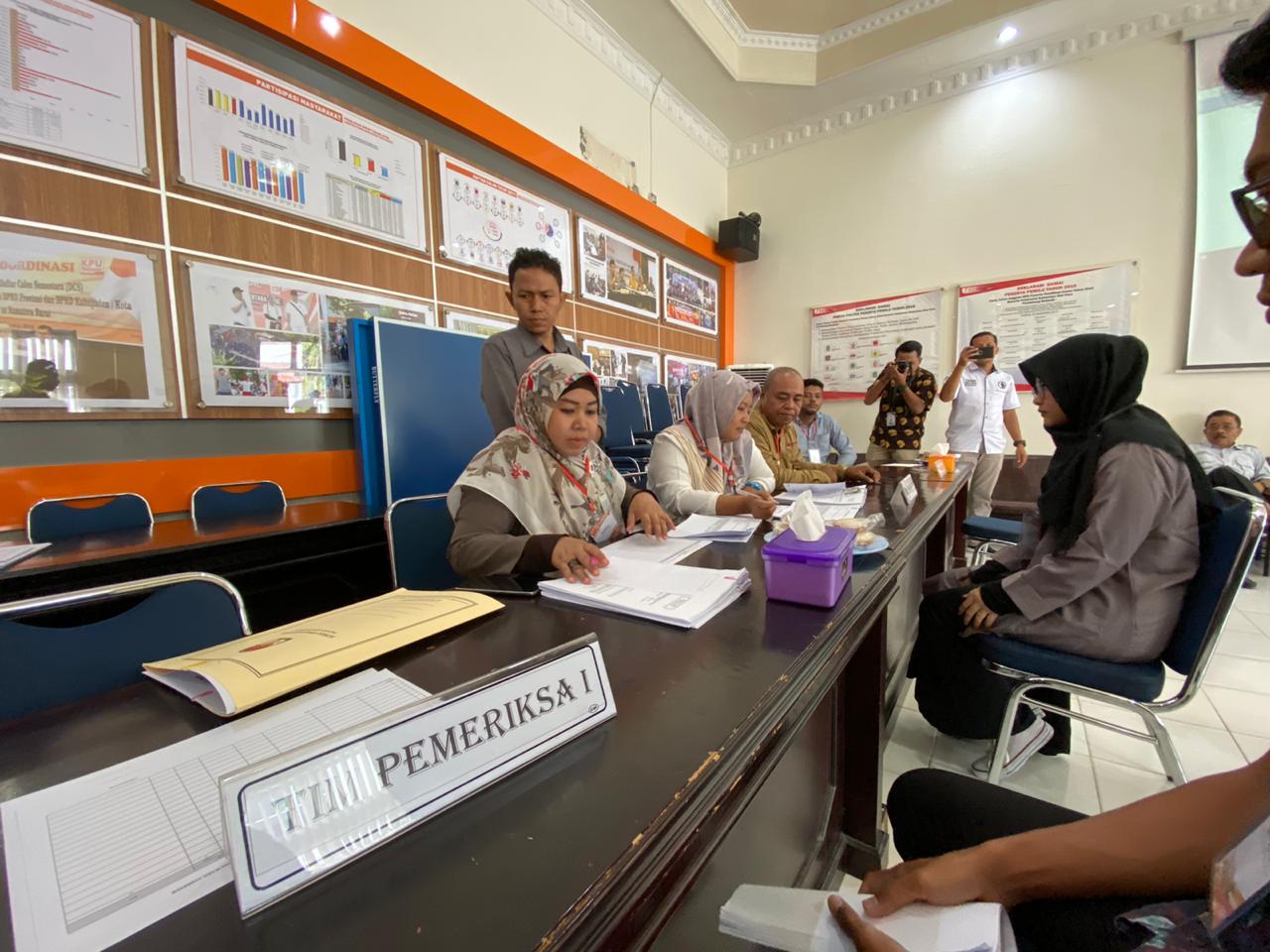 Simulasi pendaftaran bakal calon perseorangan dalam Pemilihan Gubernur dan Wakil Gubernur Sumbar tahun 2020 di Aula KPU Sumbar, Kota Padang, Rabu 29 Januari 2020. Foto : Istimewa Simulasi pendaftaran bakal calon perseorangan dalam Pemilihan Gubernur dan Wakil Gubernur Sumbar tahun 2020 di Aula KPU Sumbar, Kota Padang, Rabu 29 Januari 2020. Foto : Istimewa