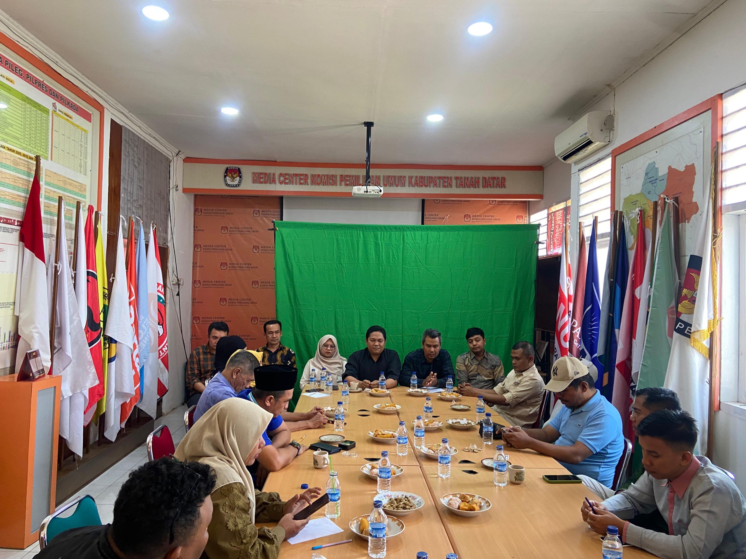 kpu-tanah-datar-gelar-rakor-pemutakhiran-data-parpol-berkelanjutan kpu-tanah-datar-gelar-rakor-pemutakhiran-data-parpol-berkelanjutan