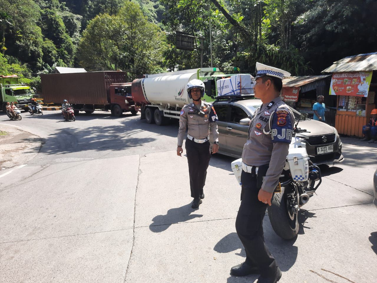 kemacetan-di-sitinjau-lauik-makin-parah,-ribuan-kendaraan-terjebak-macet