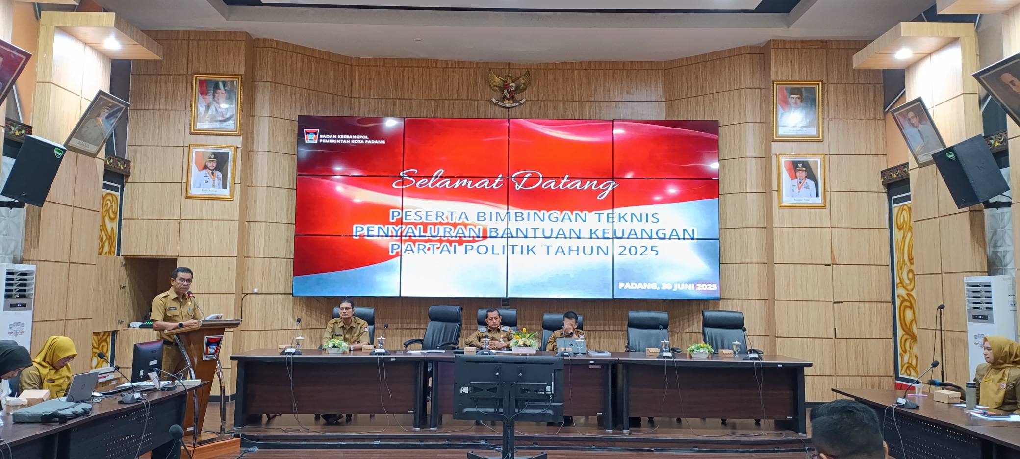 pemko-padang-kucurkan-rp1,9-miliar-bantuan-keuangan-ke-parpol