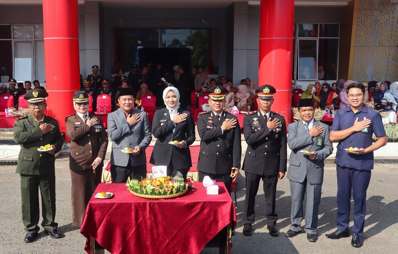hari-bhayangkara-ke-79-di-dharmasraya,-bupati-apresiasi-kinerja-polri-jaga-stabilitas-daerah