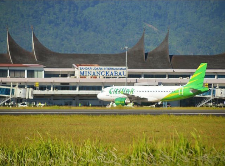 kunjungan-wisman-ke-sumbar-pada-mei-2025-naik,-wisnus-turun