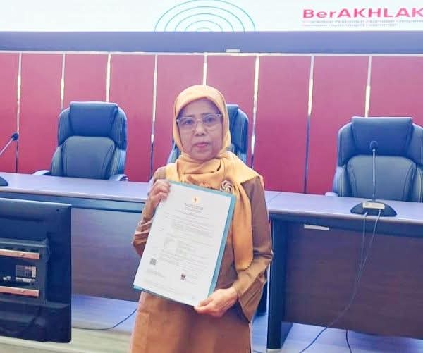 terima-sk-sebagai-pppk,-penantian-panjang-maidarni-berbuah-pasti