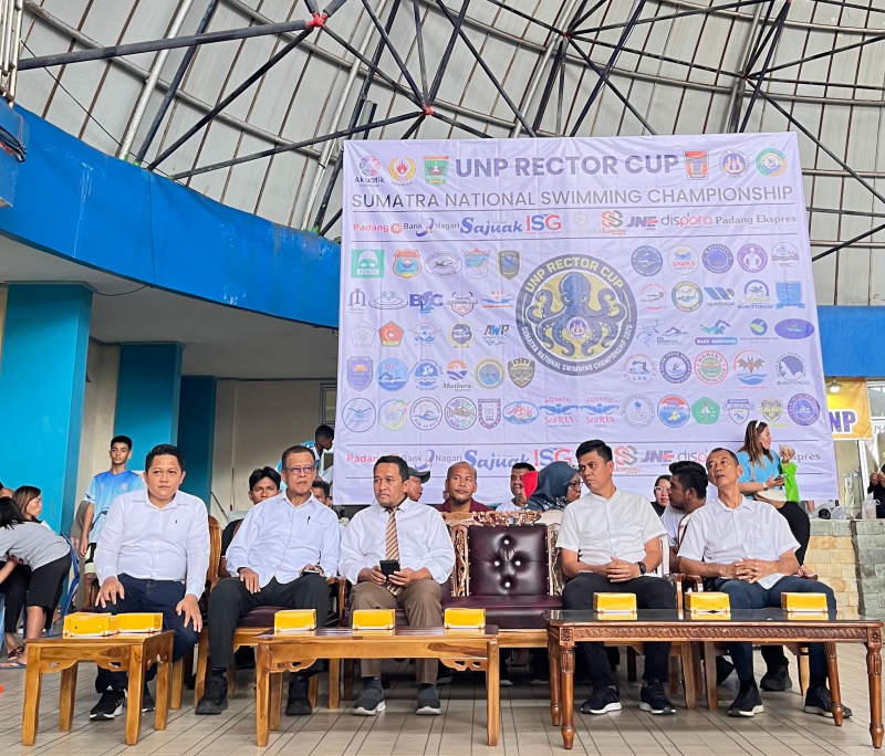 dibuka,-kejurnas-renang-unp-rektor-cup-sumatera-dan-launching-akademi-akuatik