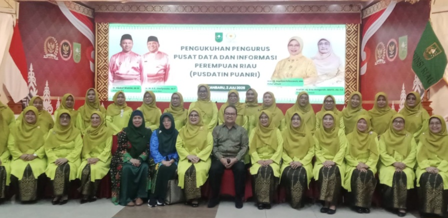 pengurus-pusdatin-puan-riau-dikukuhkan,-ulas-data-informasi-perempuan-riau-melalui-buku