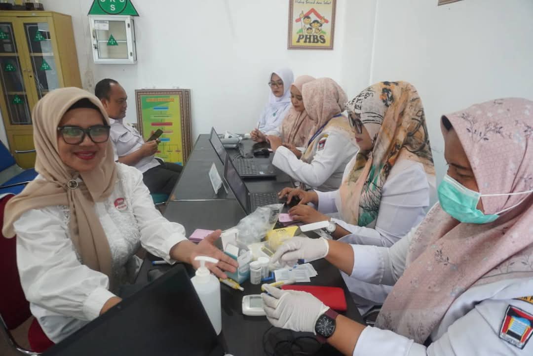 puluhan-pegawai-ikuti-cek-kesehatan-gratis-di-pustu-balai-kota-padang
