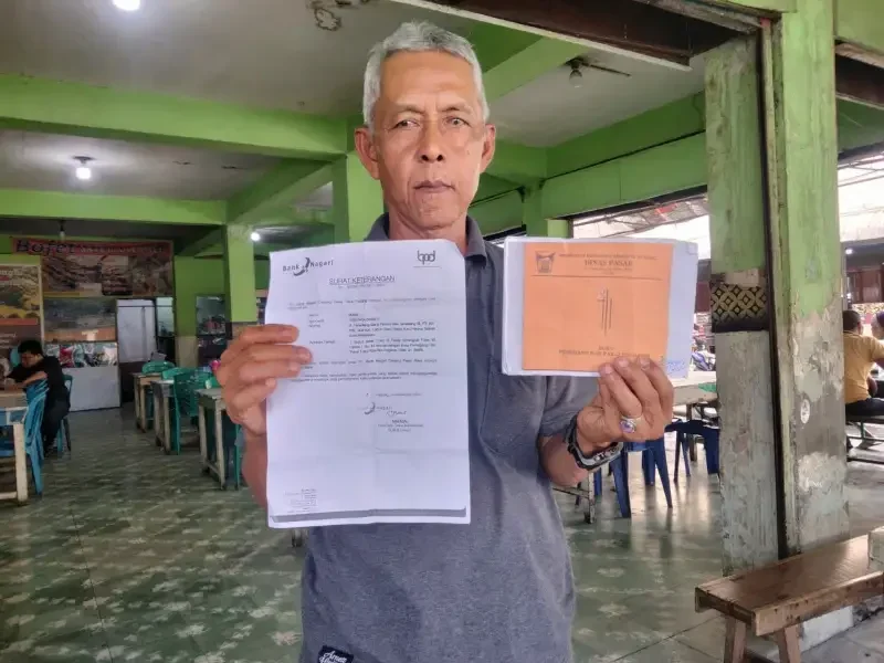 pedagang-pasar-raya-padang-keluhkan-tak-dapat-toko-meski-miliki-kartu-kuning