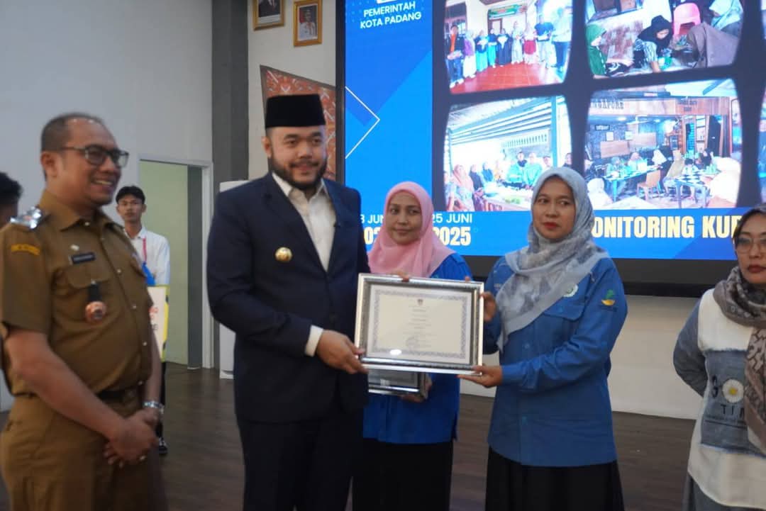 250-kk-penerima-bantuan-sosial-pemko-padang-berhasil-graduasi-sepanjang-2024