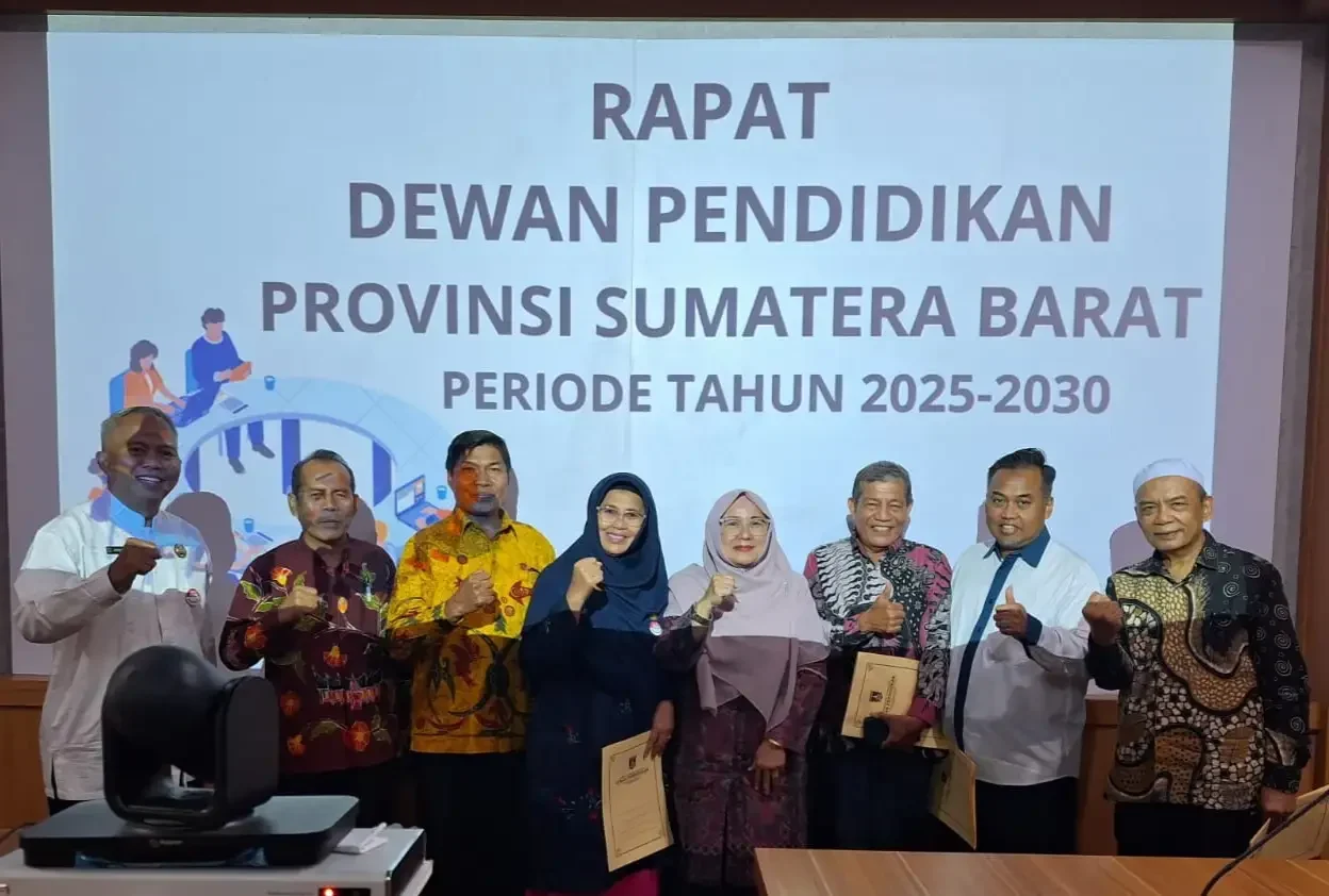 gubernur-sk-kan-13-profesional-dan-praktisi-pendidikan-jadi-anggota-dewan-pendidikan-sumbar gubernur-sk-kan-13-profesional-dan-praktisi-pendidikan-jadi-anggota-dewan-pendidikan-sumbar