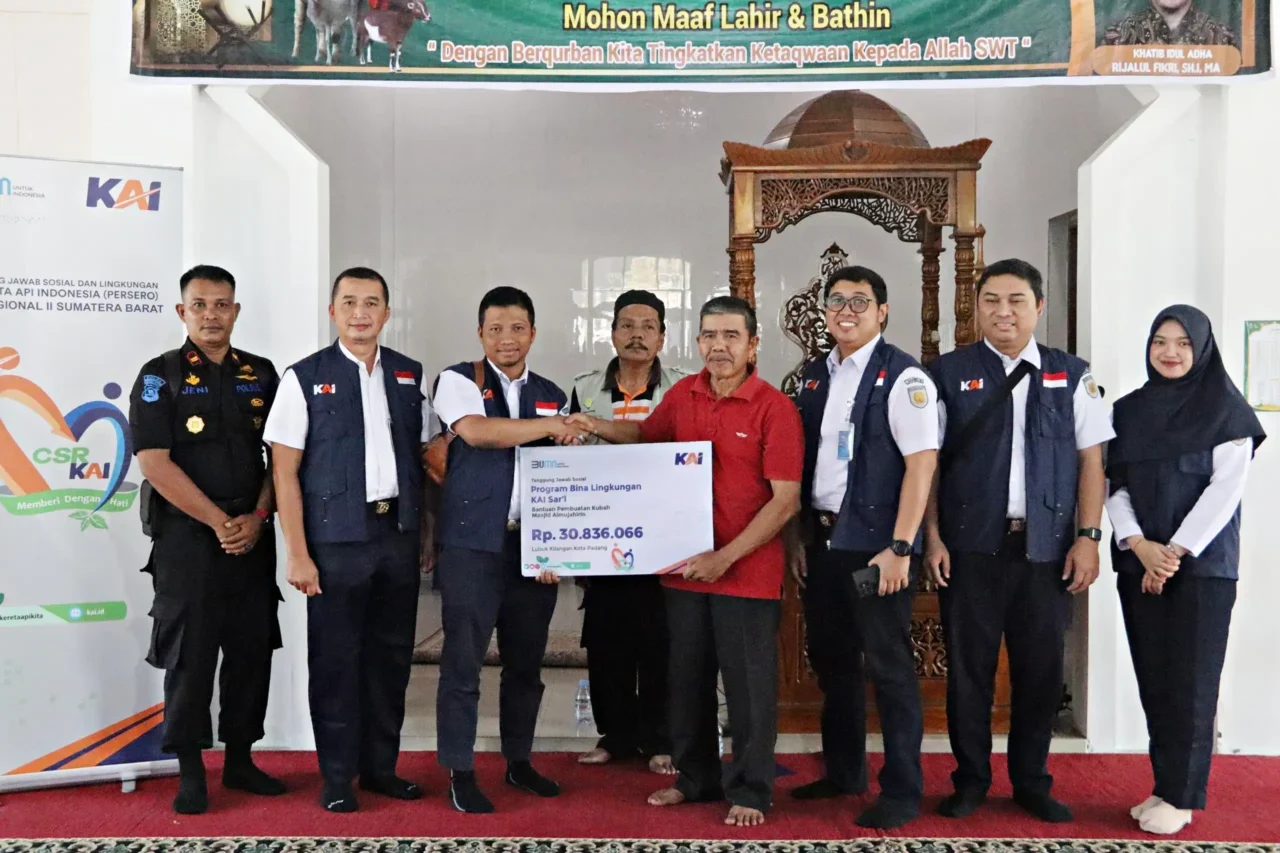 kai-divre-ii-sumbar-kembali-kucurkan-dana-bantuan-tjsl-ratusan-juta-untuk-kota-padang 