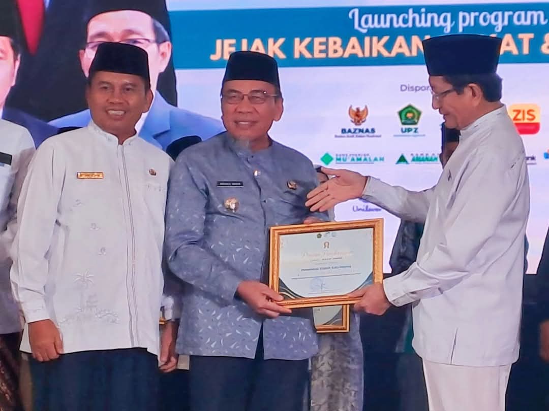 kemenag-anugerahi-padang-sebagai-kolaborator-pemda-terbaik-program-zakat-wakaf