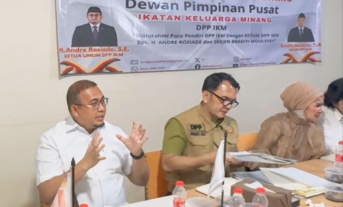 andre-rosiade-bertemu-tokoh-pendiri-ikm,-siap-besarkan-organisasi-hingga-keluar-negeri andre-rosiade-bertemu-tokoh-pendiri-ikm,-siap-besarkan-organisasi-hingga-keluar-negeri