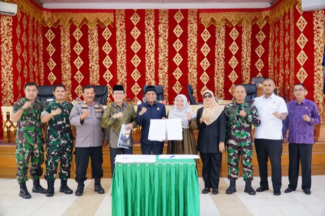 wali-kota-zulmaeta-apresiasi-pengesahan-dua-ranperda,-bukti-komitmen-bersama-bangun-payakumbuh wali-kota-zulmaeta-apresiasi-pengesahan-dua-ranperda,-bukti-komitmen-bersama-bangun-payakumbuh
