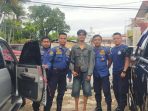 kunci-tertinggal-dalam-mobil,-petugas-damkar-padang-turun-tangan-mengatasi