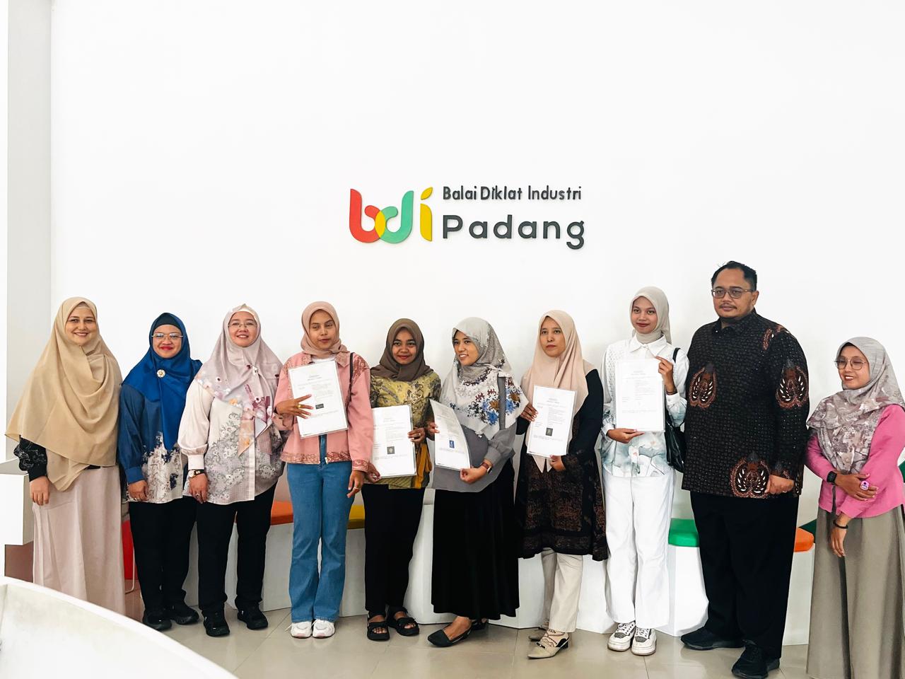 6-tenant-inkubator-bisnis-sakato-resmi-terima-sertifikat-haki-dari-djki 6-tenant-inkubator-bisnis-sakato-resmi-terima-sertifikat-haki-dari-djki