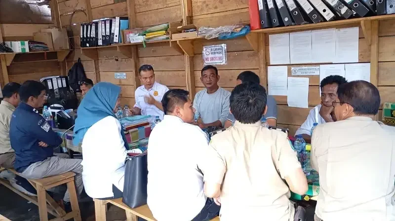 tim-gabungan-di-pasbar-temukan-13-tka-asal-tiongkok-diduga-tak-miliki-izin-kerja tim-gabungan-di-pasbar-temukan-13-tka-asal-tiongkok-diduga-tak-miliki-izin-kerja