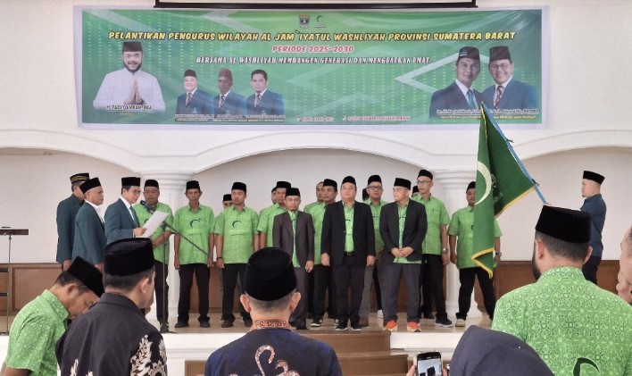 pw-al-jam’iyatul-washliyah-sumbar-periode-2025-2030-dilantik,-hanky-mustav-sabarta-jadi-ketua