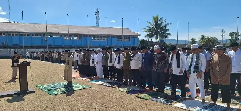 ratusan-jemaah-shalat-istisqa-di-lapangan-merdeka-kota-solok