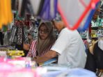 masyarakat-serbu-toko-perlengkapan-sekolah-jelang-tahun-ajaran-baru