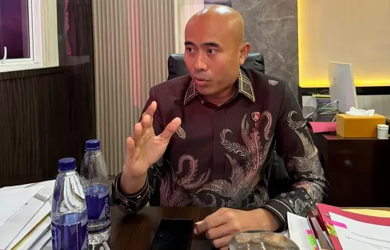 perang-tambang-ilegal-di-sumbar:-42-orang-ditangkap,-wpr-jadi-solusi-legal perang-tambang-ilegal-di-sumbar:-42-orang-ditangkap,-wpr-jadi-solusi-legal