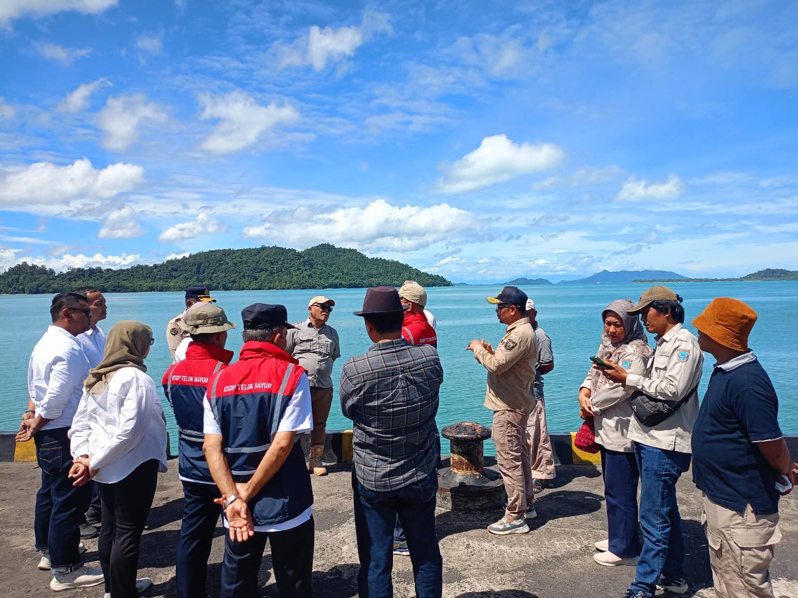 survei-pengembangan-pelabuhan-teluk-tapang,-bupati-pasbar-terima-tim-kemenhub survei-pengembangan-pelabuhan-teluk-tapang,-bupati-pasbar-terima-tim-kemenhub