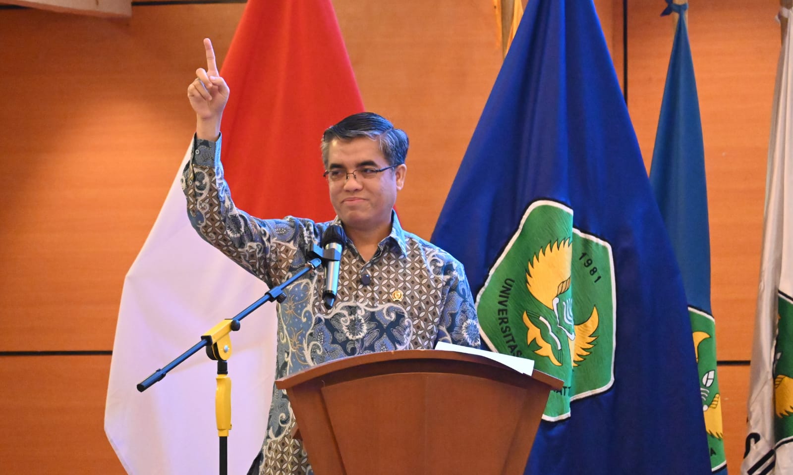 kuliah-umum-di-ubh,-menaker-ajak-mahasiswa-jadi-agen-perubahan-di-era-digital