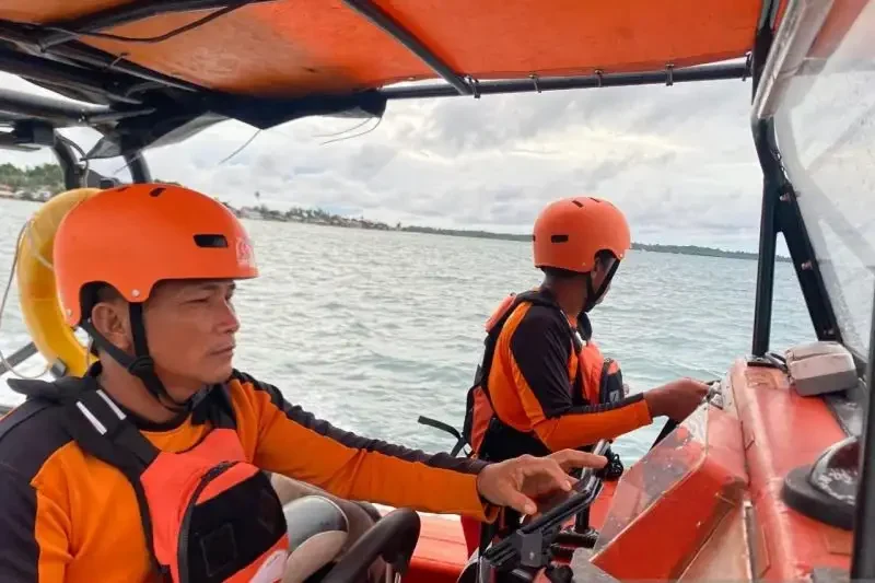 kapal-alami-kecelakaan-di-perairan-mentawai,-10-penumpang-masih-dicari