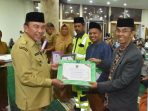diserahkan,-dana-operasional-ketua-rt/rw,-guru-tpq/tqa-dan-mdta/mdtw,-imam-masjid,-kader-posyandu-dan-paud-lubuk-kilangan 