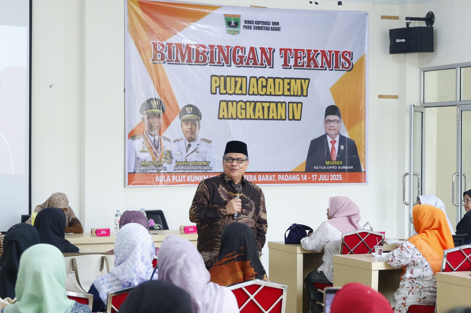 ketua-dprd-sumbar-ajak-pelaku-umkm-bangun-usaha-berbasis-nilai-religius-dan-kolaborasi ketua-dprd-sumbar-ajak-pelaku-umkm-bangun-usaha-berbasis-nilai-religius-dan-kolaborasi
