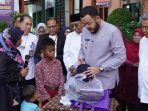 kemenag-apresiasi-progul-padang-juara,-pelajar-madrasah-ikut-terima-lks-dan-seragam-sekolah-gratis