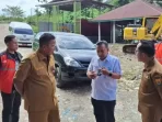 tim-pt-semen-padang-tinjau-tpa-sampah-tungkal-selatan