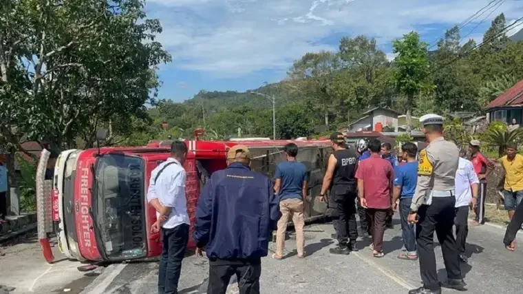 mobil-damkar-kab.-solok-kembali-alami-kecelakaan mobil-damkar-kab.-solok-kembali-alami-kecelakaan