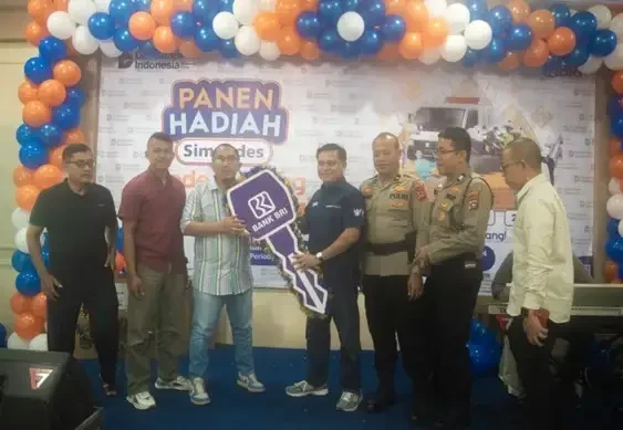 bri-kembali-salurkan-satu-mobil-dan-puluhan-hadiah-fantastis-untuk-nasabahnya 