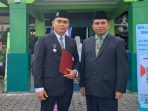 syahrul,-guru-man-2-padang-terima-satya-lencana-karya-satya-dari-presiden