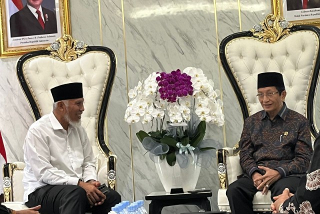 gubernur-mahyeldi-temui-menag-di-jakarta:-dorong-wakaf-produktif-dan-usulkan-sumbar-tuan-rumah-rakernas-asrama-haji gubernur-mahyeldi-temui-menag-di-jakarta:-dorong-wakaf-produktif-dan-usulkan-sumbar-tuan-rumah-rakernas-asrama-haji