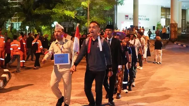 ratusan-peserta-ikuti-napak-tilas-jejak-bagindo-aziz-chan ratusan-peserta-ikuti-napak-tilas-jejak-bagindo-aziz-chan