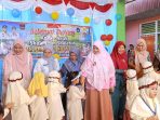 sri-hayati-maigus-nasir-tinjau-mpls-di-tk-pertiwi-i-padang