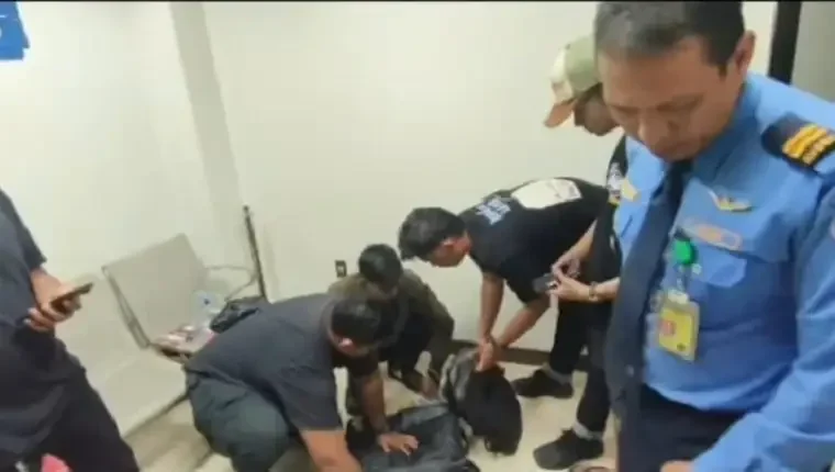 bnnp-sumbar-gagalkan-penyelundupan-sabu-2-kg-di-bandara-internasional-minangkabau bnnp-sumbar-gagalkan-penyelundupan-sabu-2-kg-di-bandara-internasional-minangkabau