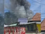 rumah-dan-toko-di-lubeg-terbakar,-kerugian-capai-rp500-juta