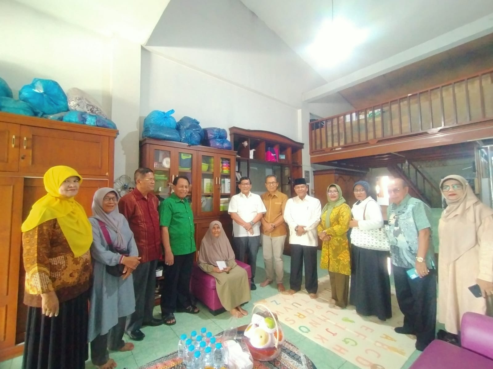 dalam-rangka-hut-ke-63,-pwri-kota-padang-berbagi-tali-kasih dalam-rangka-hut-ke-63,-pwri-kota-padang-berbagi-tali-kasih