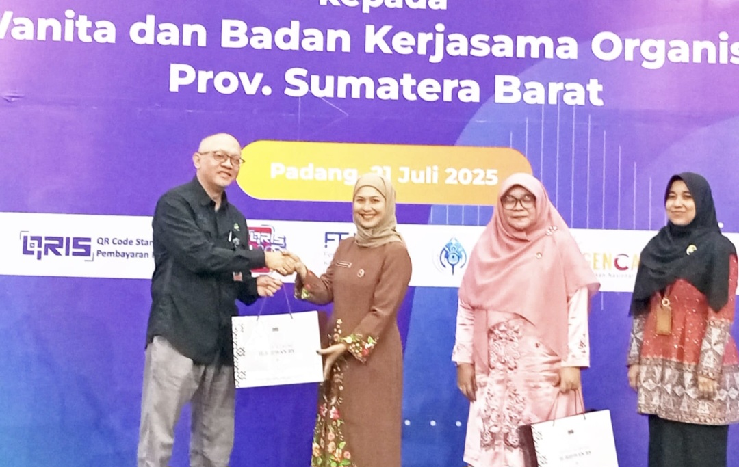 gandeng-bi-dan-ojk-sumbar,-200-anggota-dharma-wanita-persatuan-dan-bkow-update-pemahaman-perlindungan-konsumen gandeng-bi-dan-ojk-sumbar,-200-anggota-dharma-wanita-persatuan-dan-bkow-update-pemahaman-perlindungan-konsumen