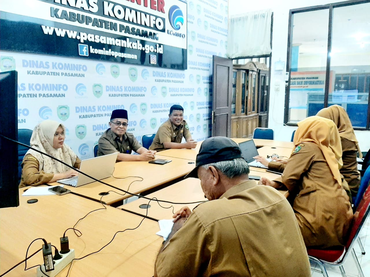 diskominfo-pasaman-adakan-sinkronisasi-e-walidata-dengan-sistem-informasi-pemerintah-daerah diskominfo-pasaman-adakan-sinkronisasi-e-walidata-dengan-sistem-informasi-pemerintah-daerah