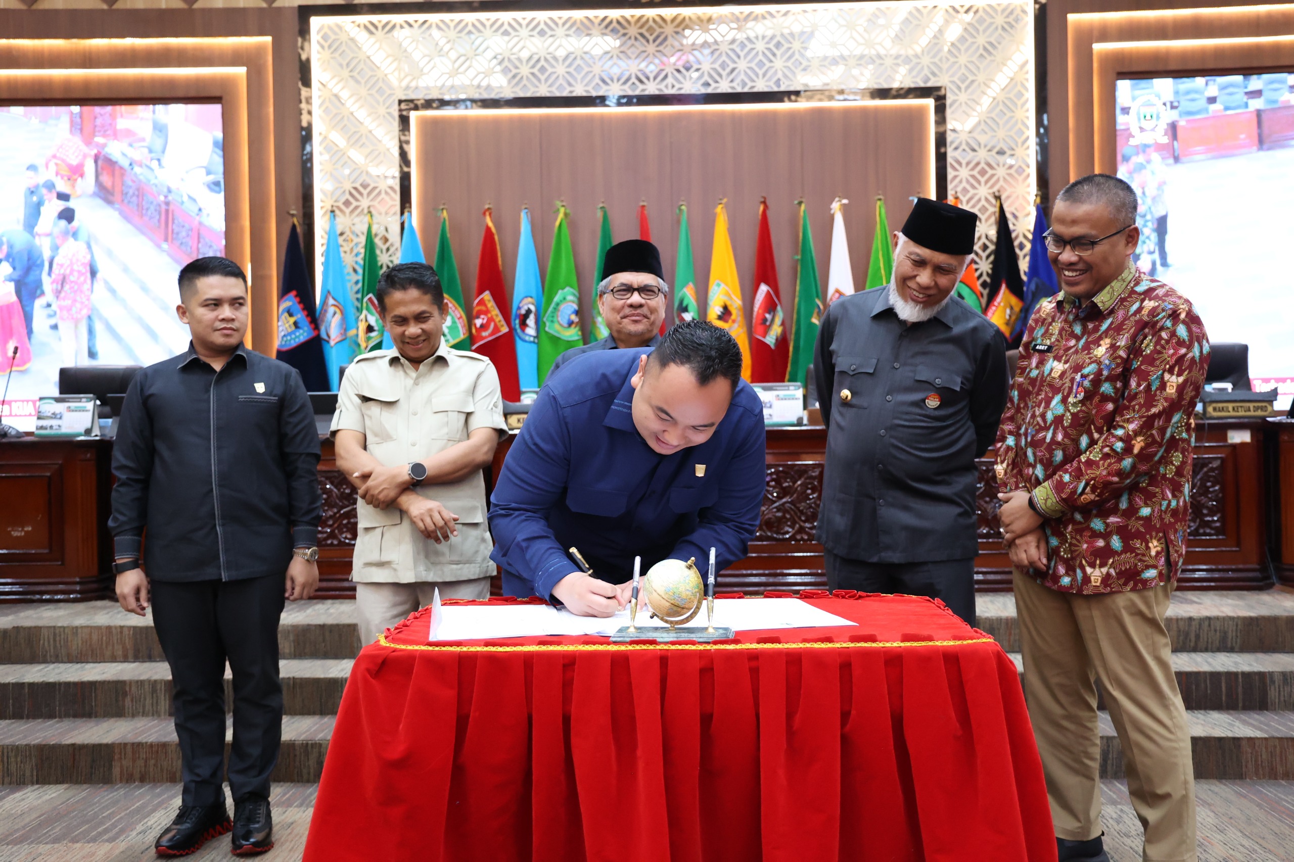 rapat-paripurna-dprd-sumbar-tetapkan-perubahan-kua-ppas-2025 rapat-paripurna-dprd-sumbar-tetapkan-perubahan-kua-ppas-2025