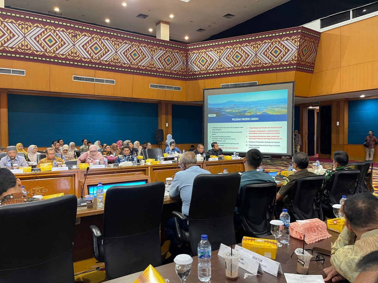 dorong-ekonomi,-wabup-limapuluh-kota-paparkan-strategi-sakato-di-sarasehan-bi dorong-ekonomi,-wabup-limapuluh-kota-paparkan-strategi-sakato-di-sarasehan-bi