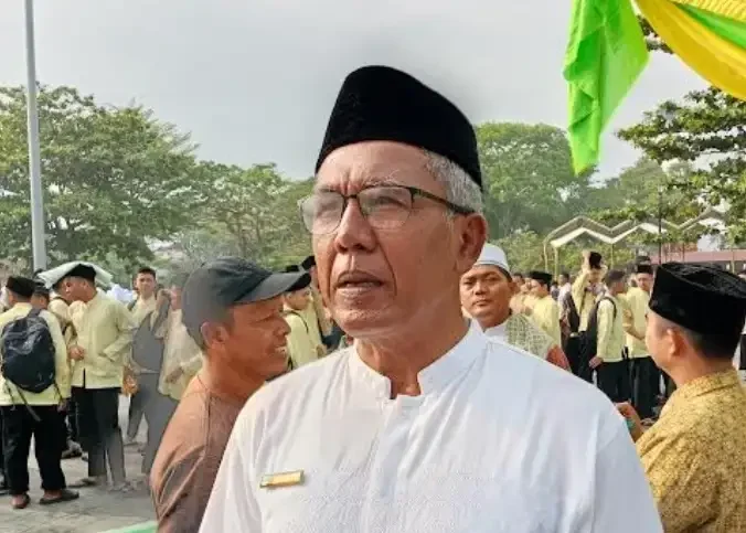 ribuan-pelajar-di-batusangkar-laksanakan-shalat-istisqa-di-lapangan-cindua-mato