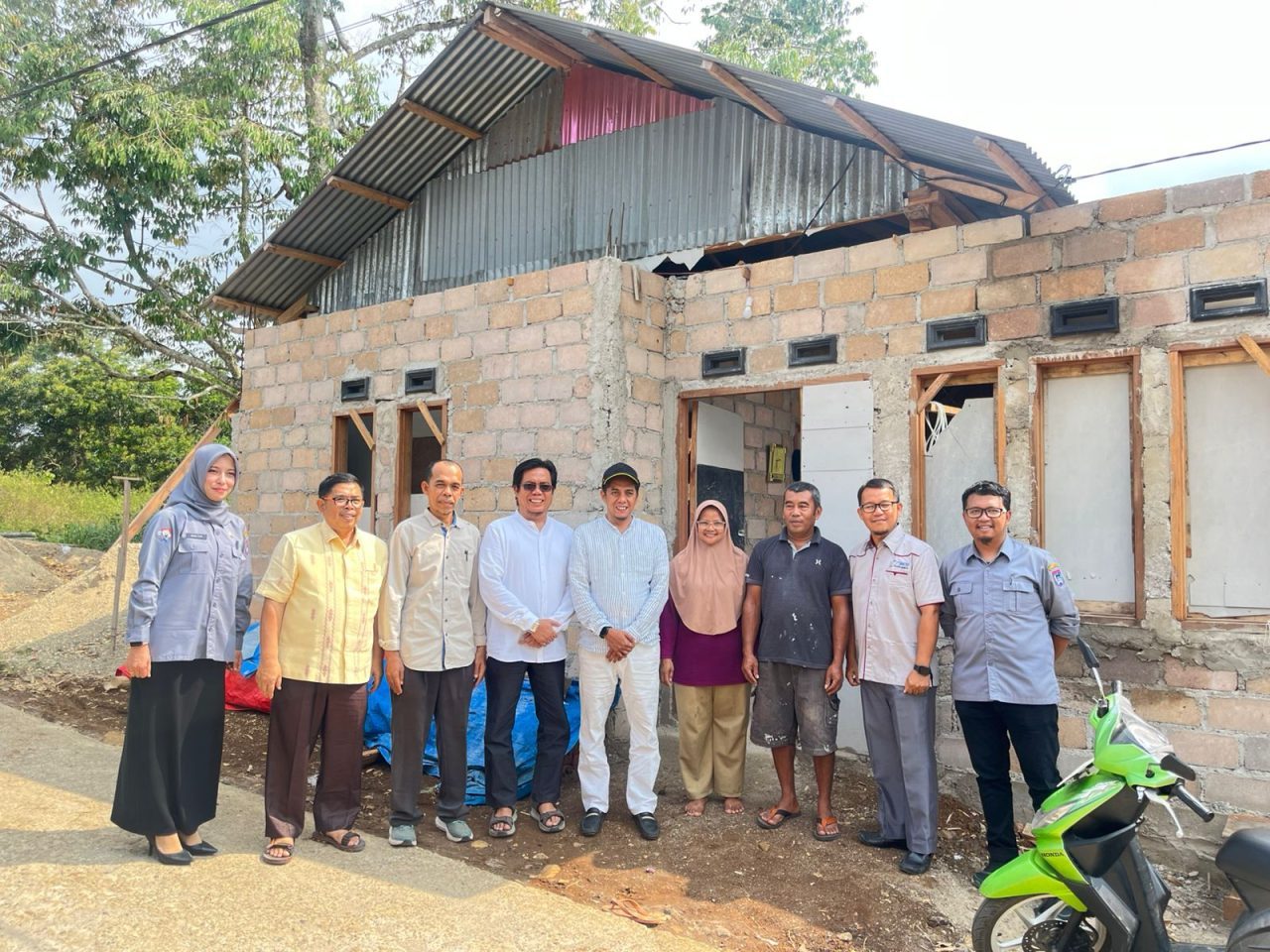 ketua-dprd-payakumbuh-wirman-putra-kunjungi-penerima-bantuan-pk-rtlh ketua-dprd-payakumbuh-wirman-putra-kunjungi-penerima-bantuan-pk-rtlh