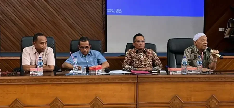 rakor-kegiatan-revitalisasi,-kadisdik-sumbar-h-barlius-tegaskan,-jangan-pikir-macam-macam-laksanakan-sesuai-aturan. rakor-kegiatan-revitalisasi,-kadisdik-sumbar-h-barlius-tegaskan,-jangan-pikir-macam-macam-laksanakan-sesuai-aturan.
