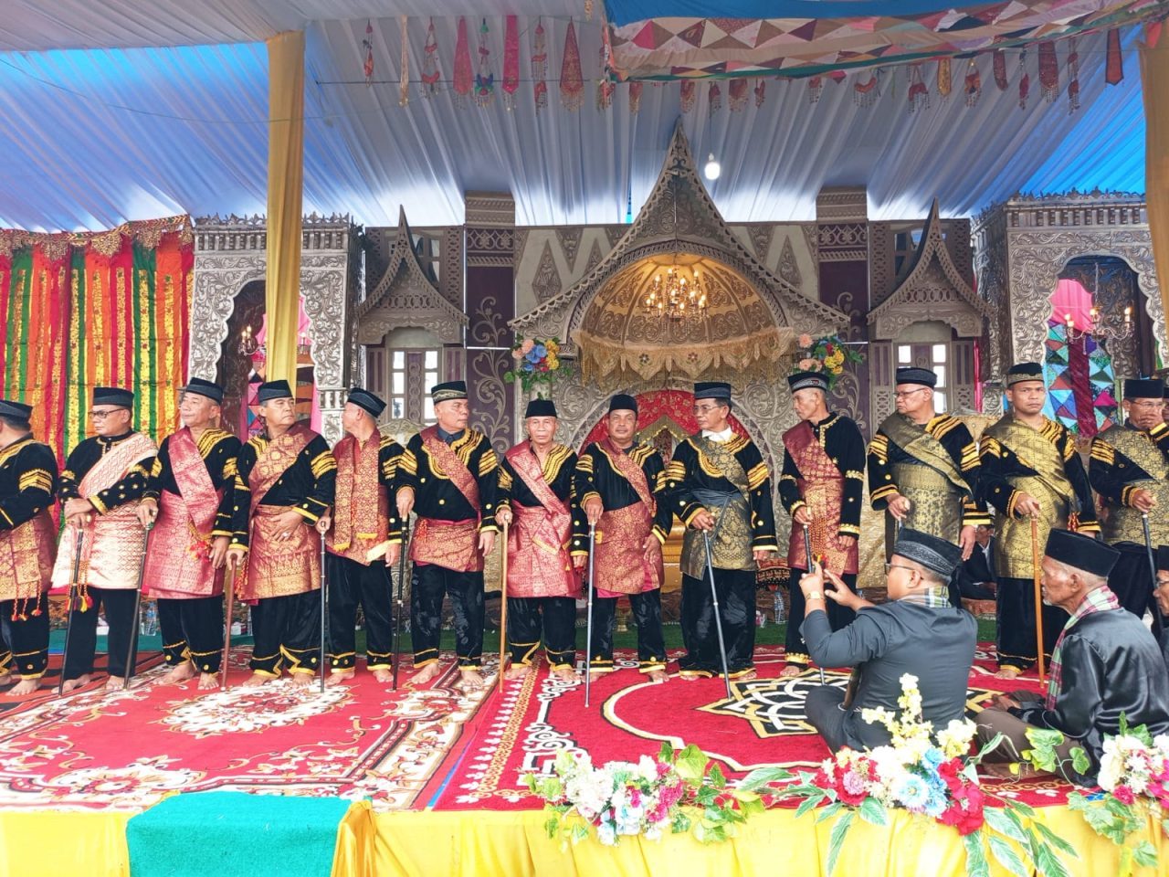 surantiah-bakal-kuatkan-masyarakat-adat,-13-panghulu-dilewakan 